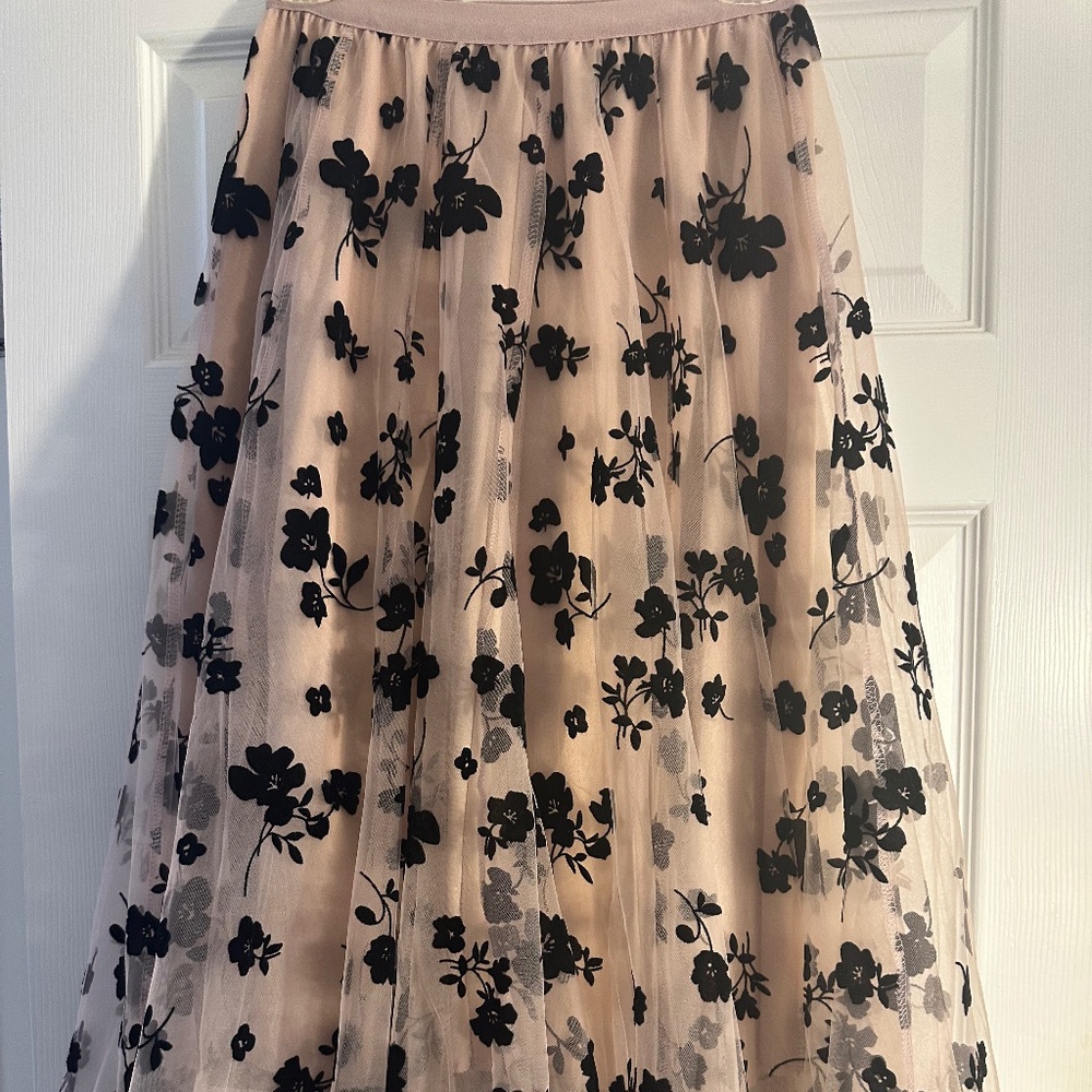 Peachy cream 2 layers of Chiffon w/black flocked appliqué Midi full Skirt